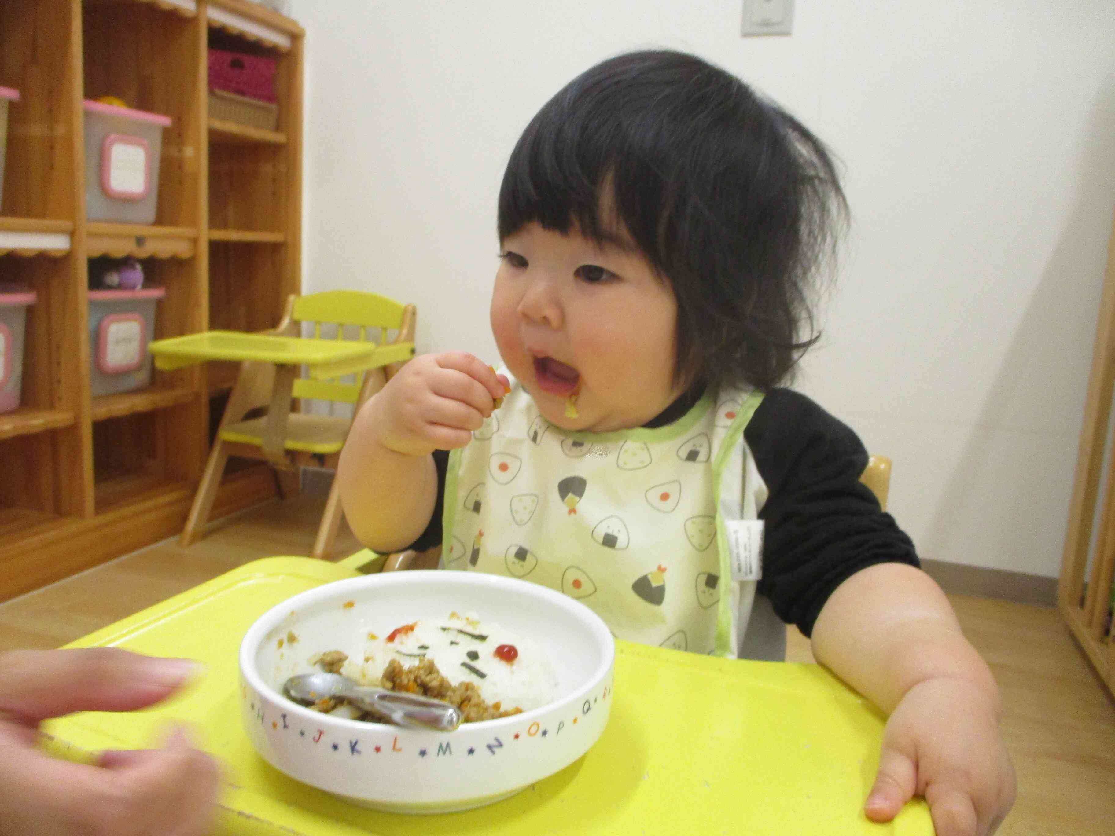 手づかみであーん！