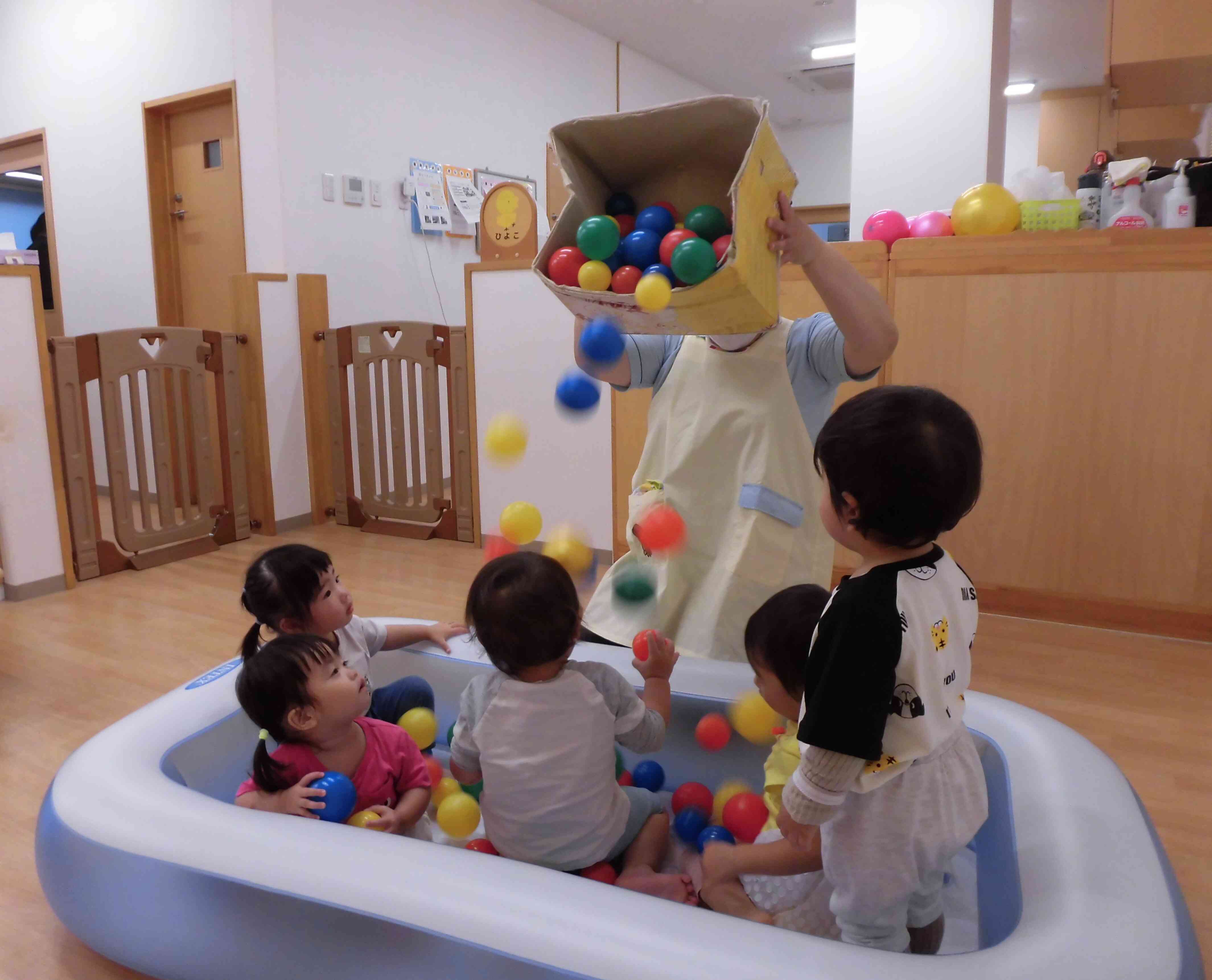 ボールプール たのしい♪
