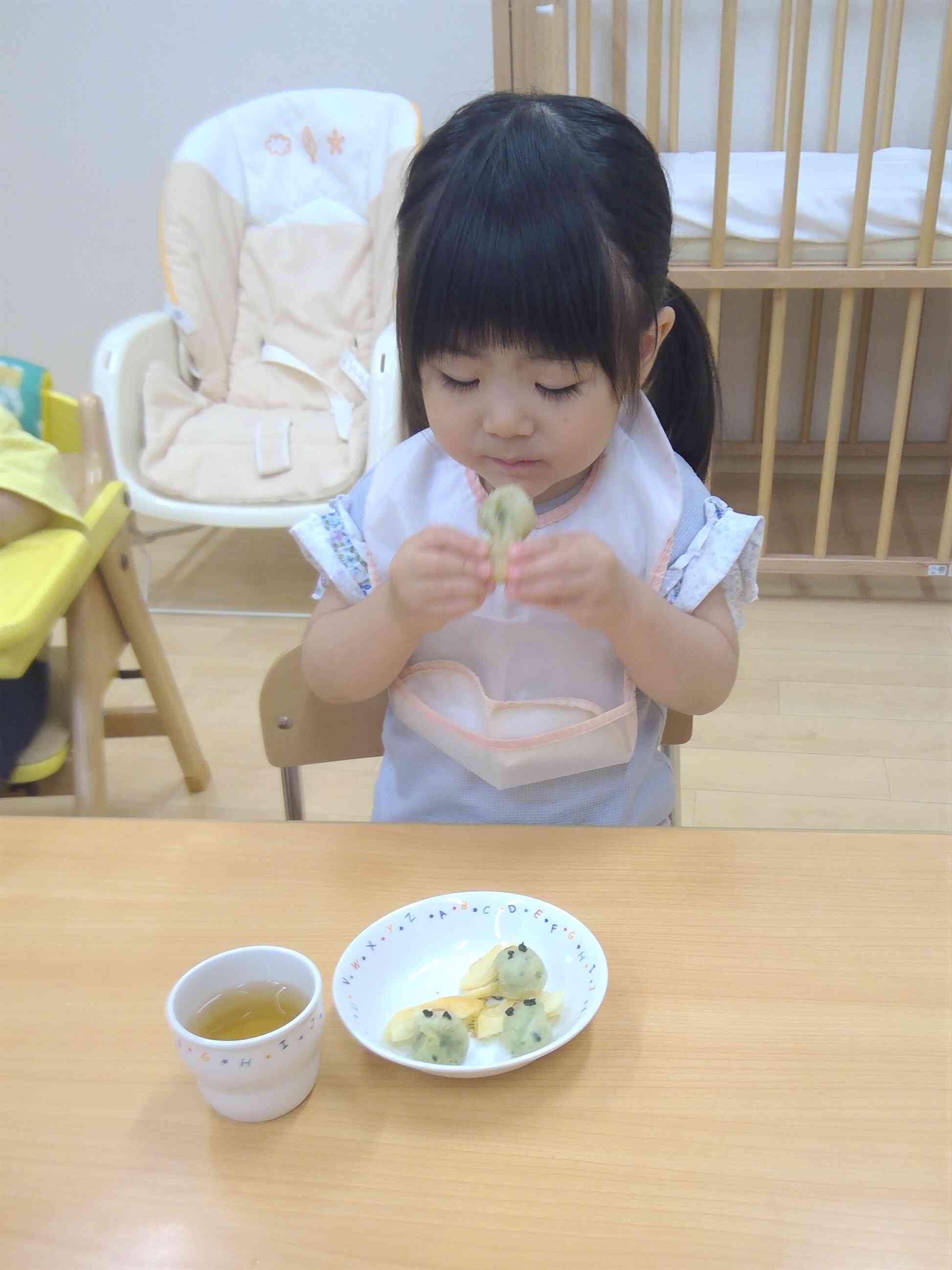 もぐもぐ