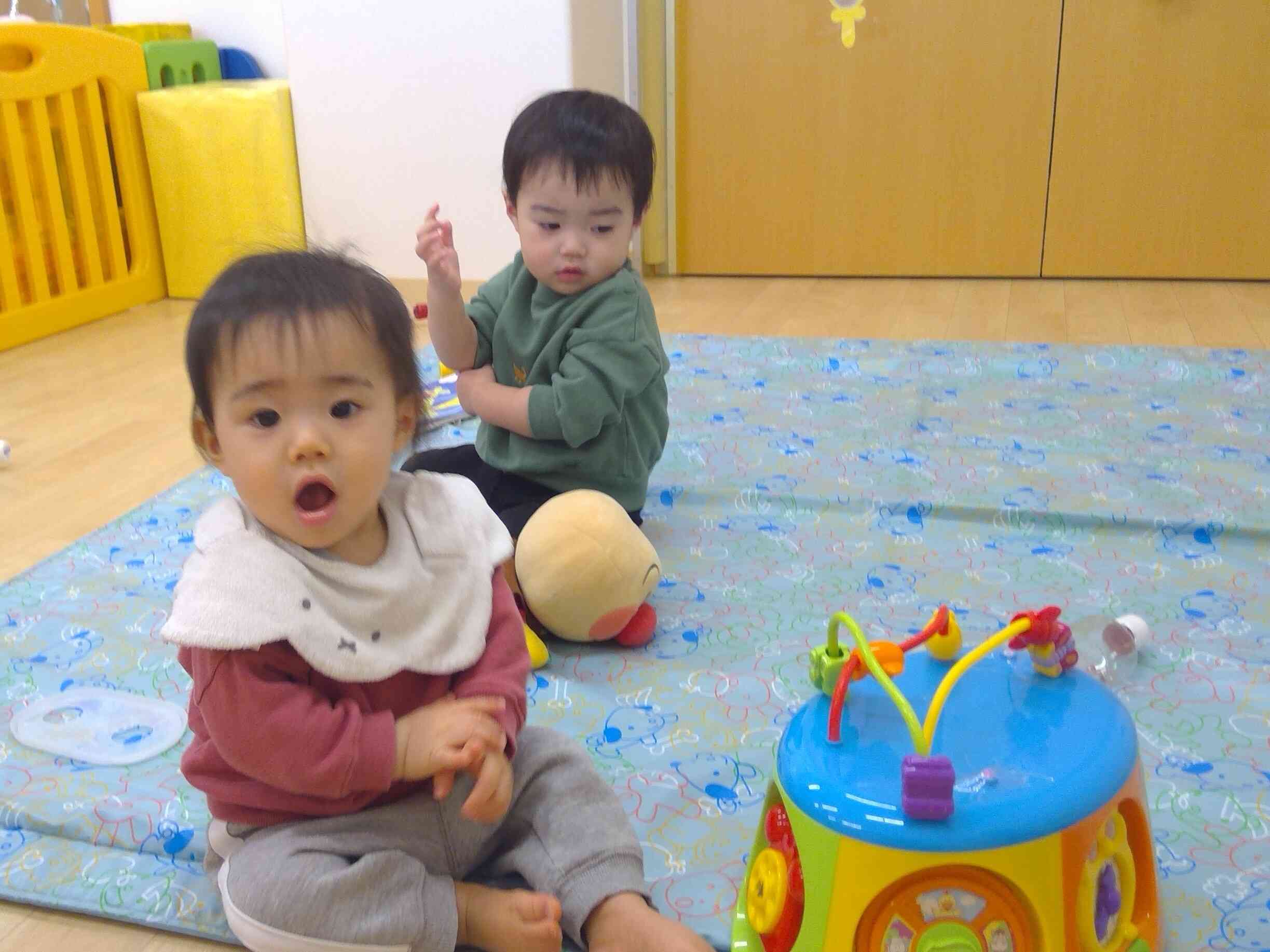 隣から楽しそうな音楽が聴こえるね