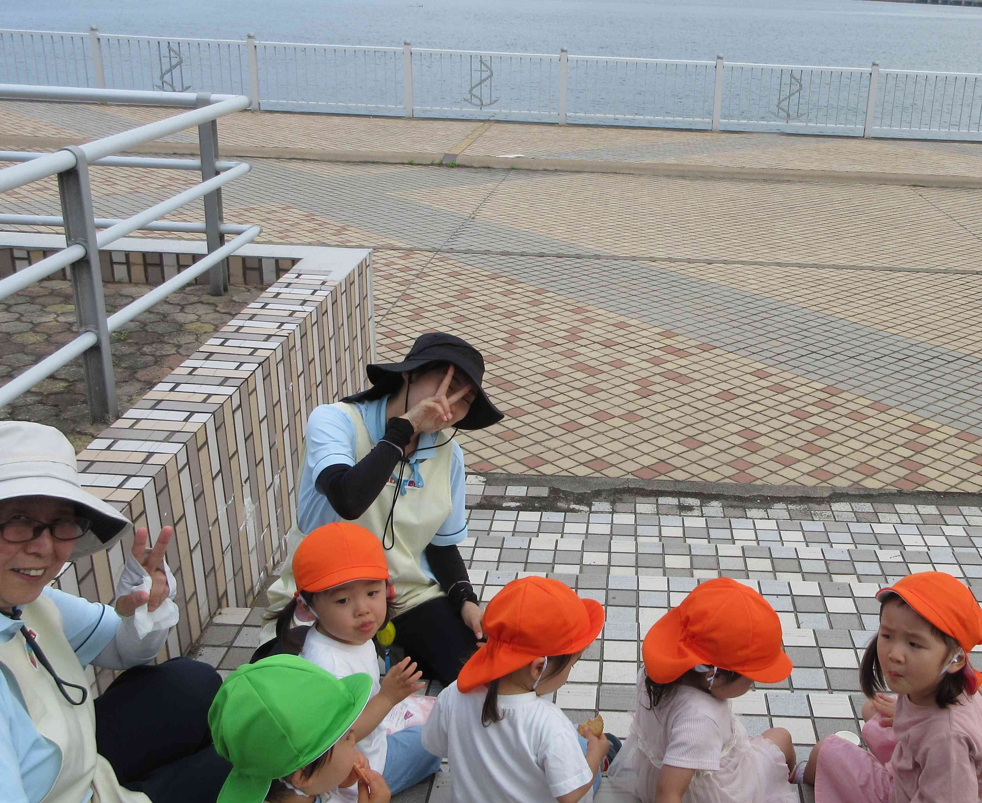 海を見ながらおやつを食べたよ