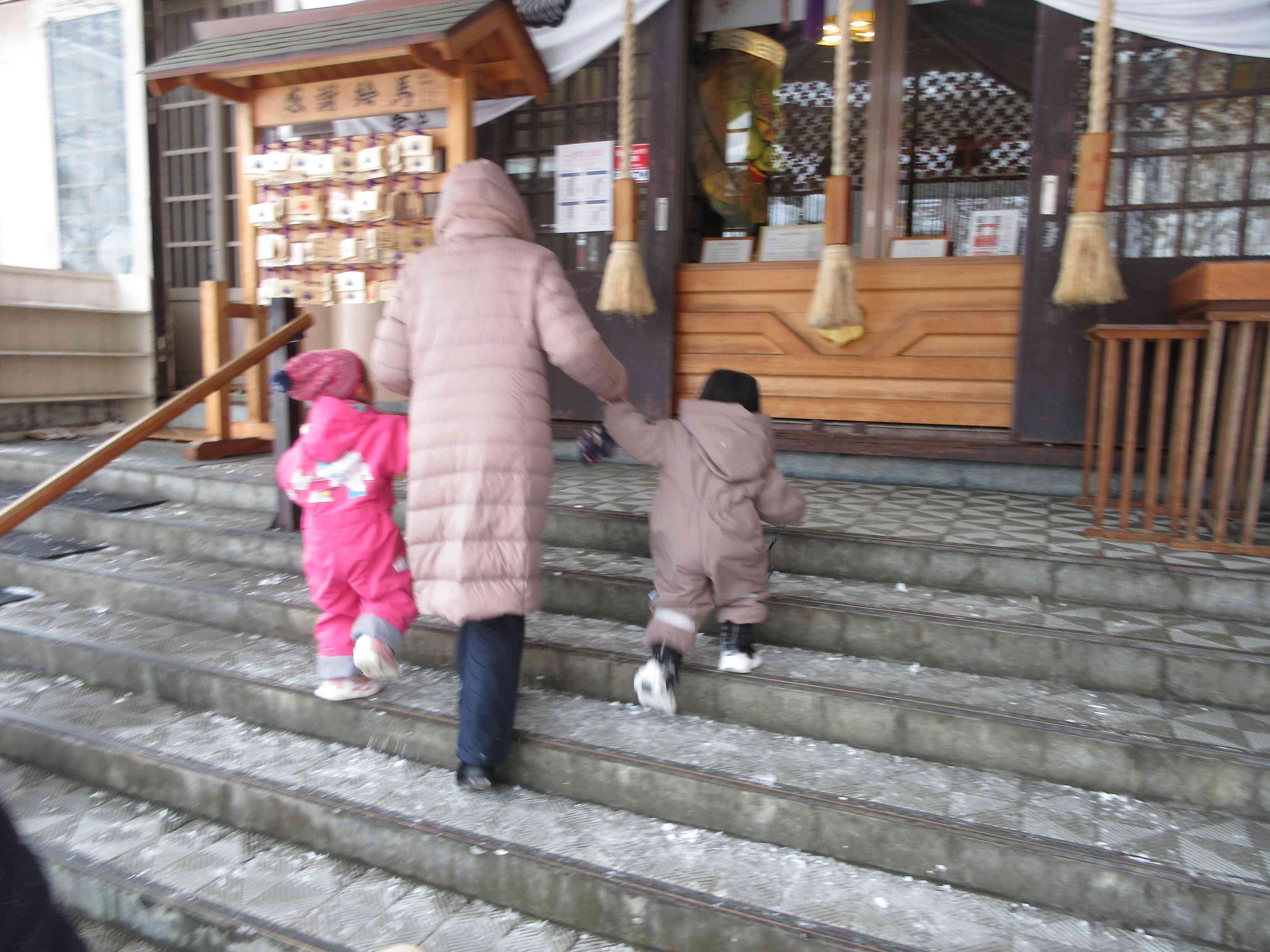 階段も登っていくよ。