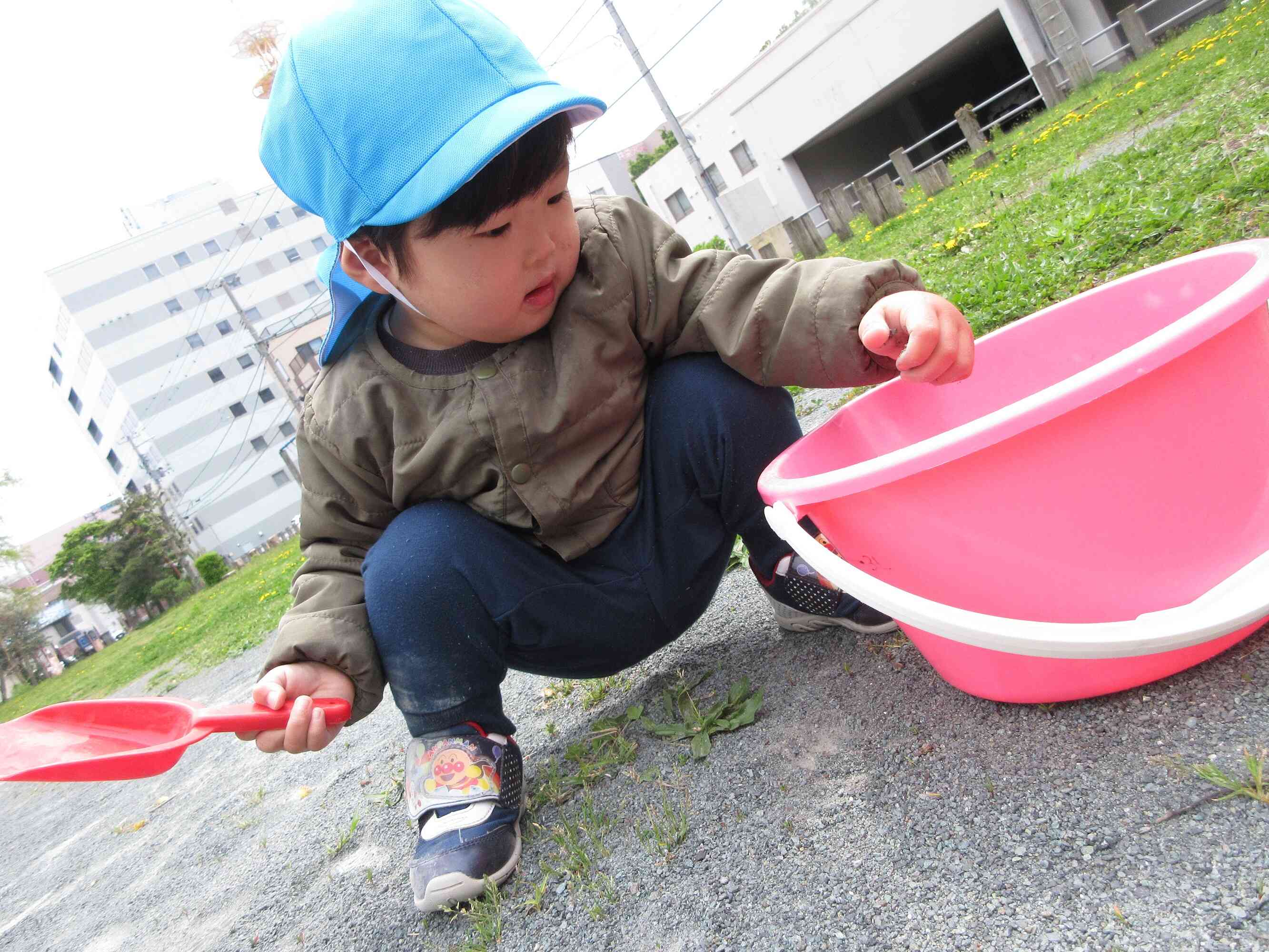 砂をすくってみよう
