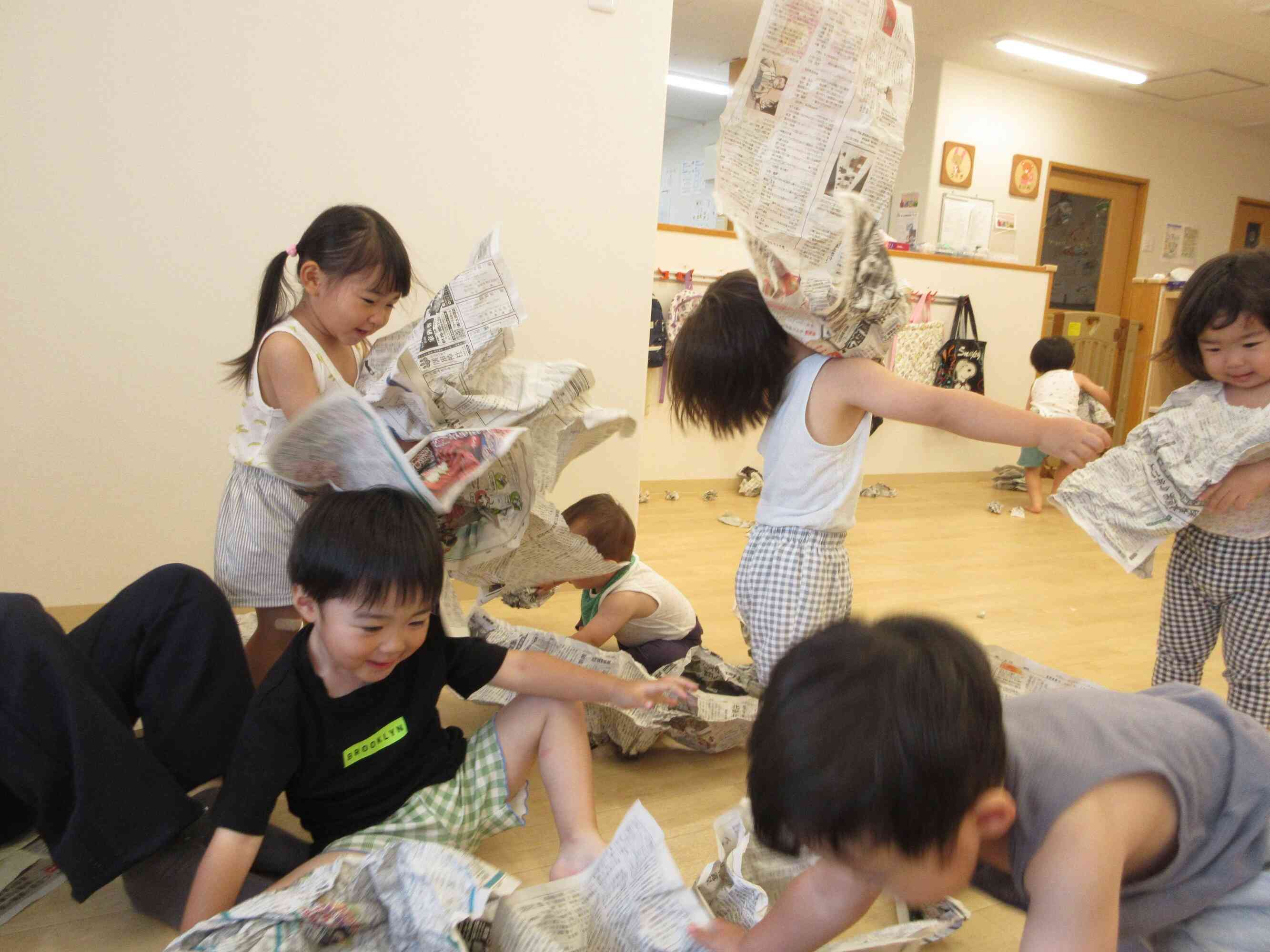 新聞紙遊び