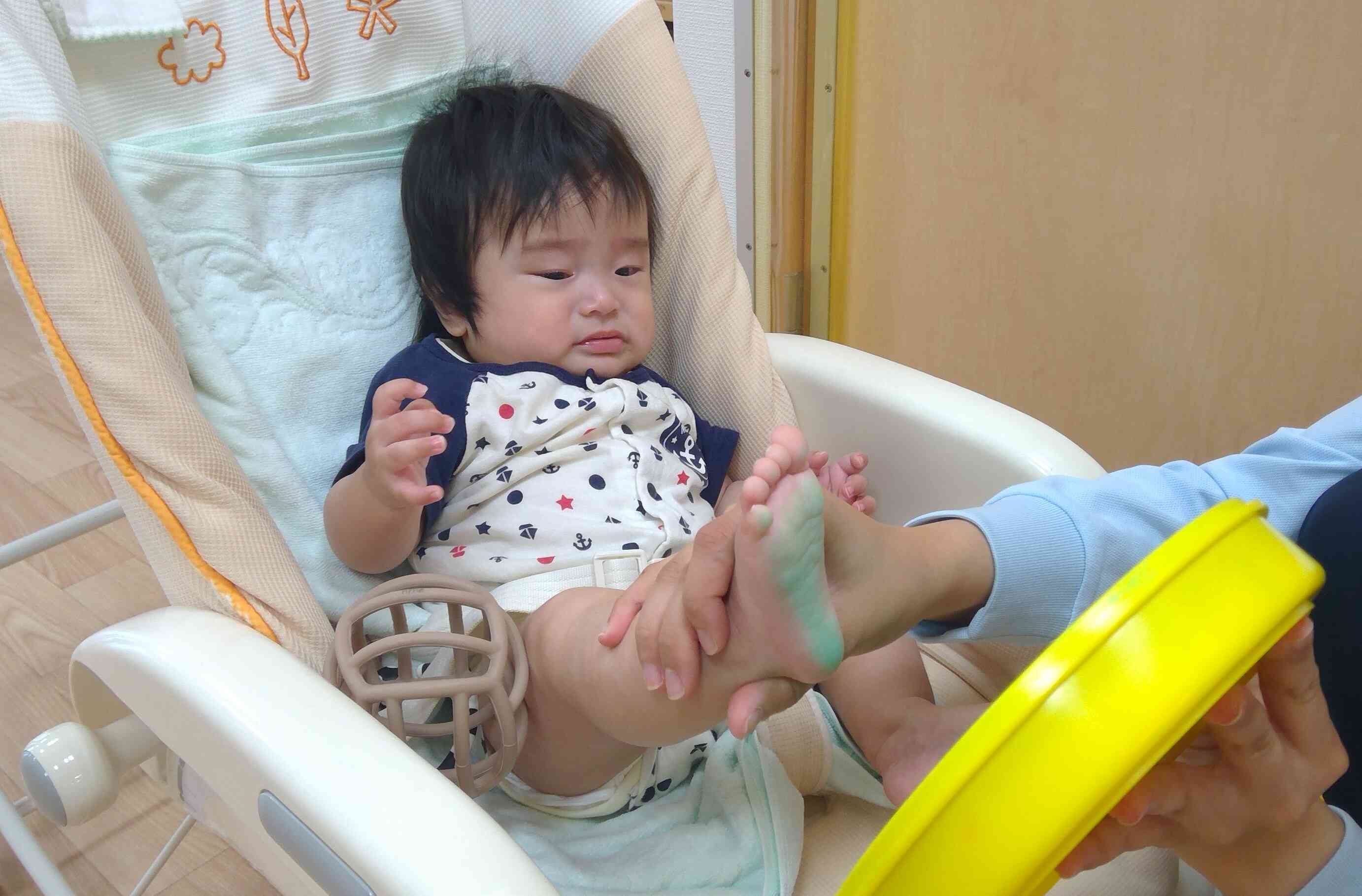 製作をしました♪（ひよこ組：0歳児さん）