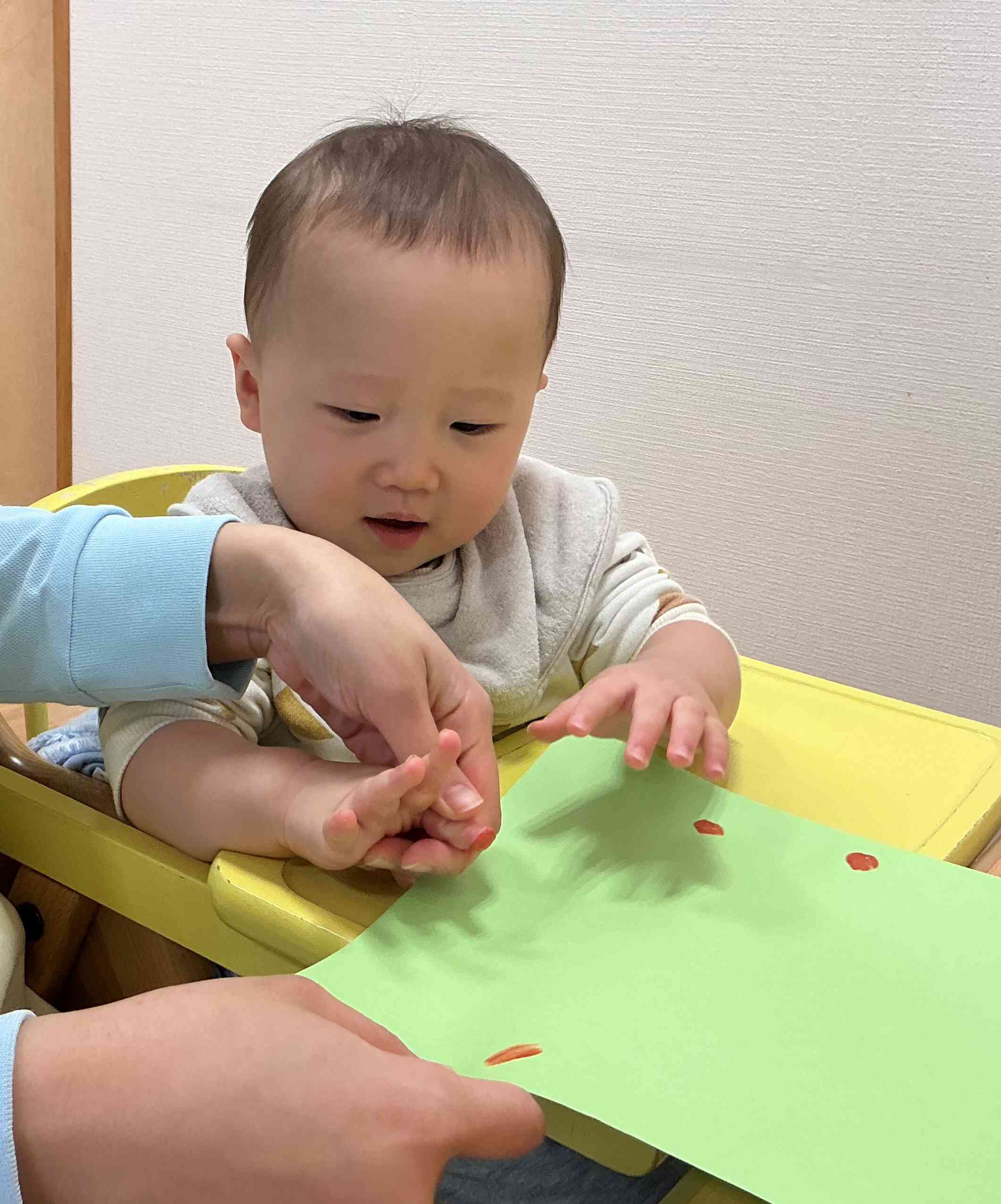 絵具の感触がくすぐったくってくすぐったくって~(>_<)