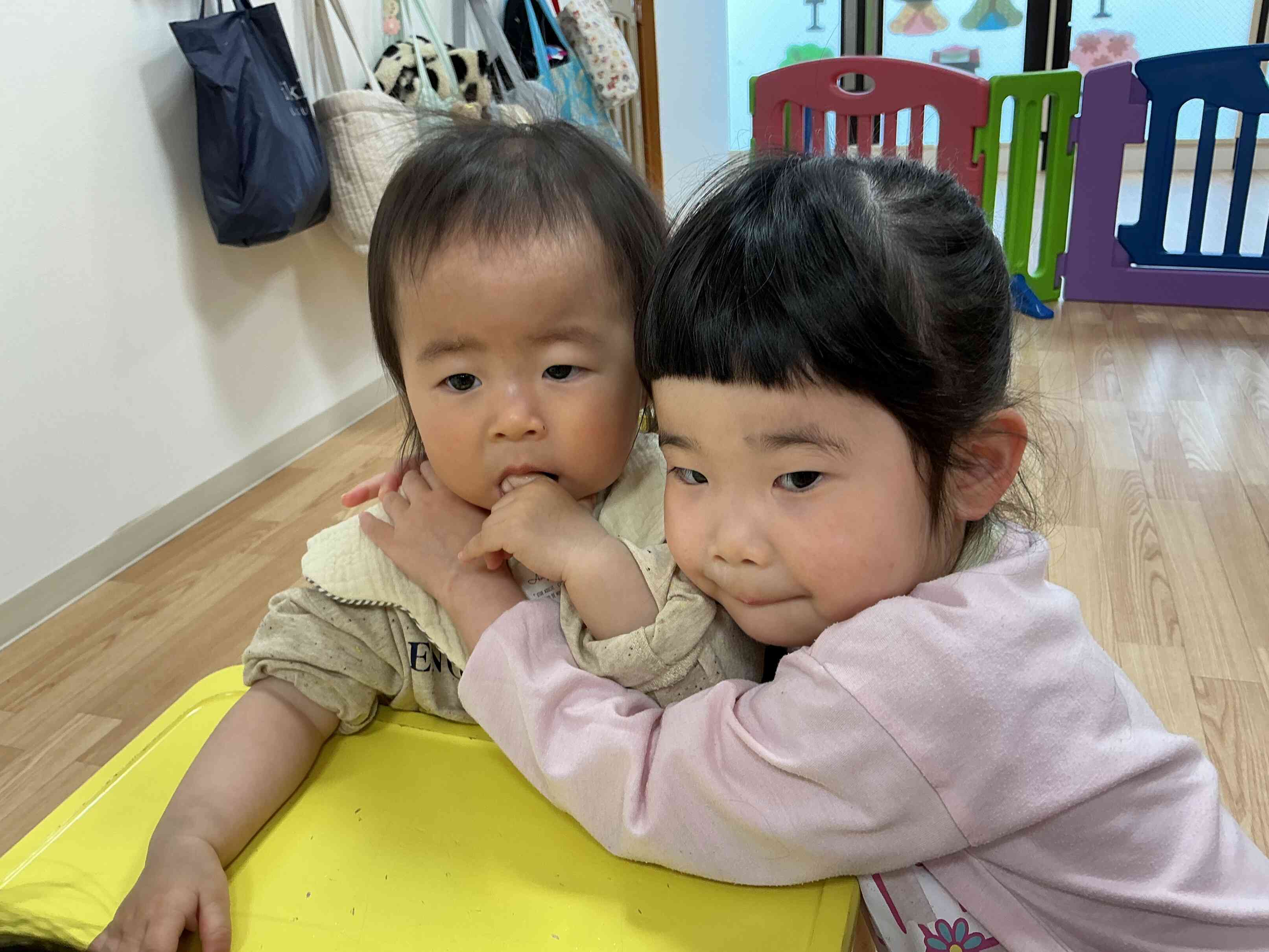 歌に合わせて『ぎゅっぎゅっぎゅ～♪』