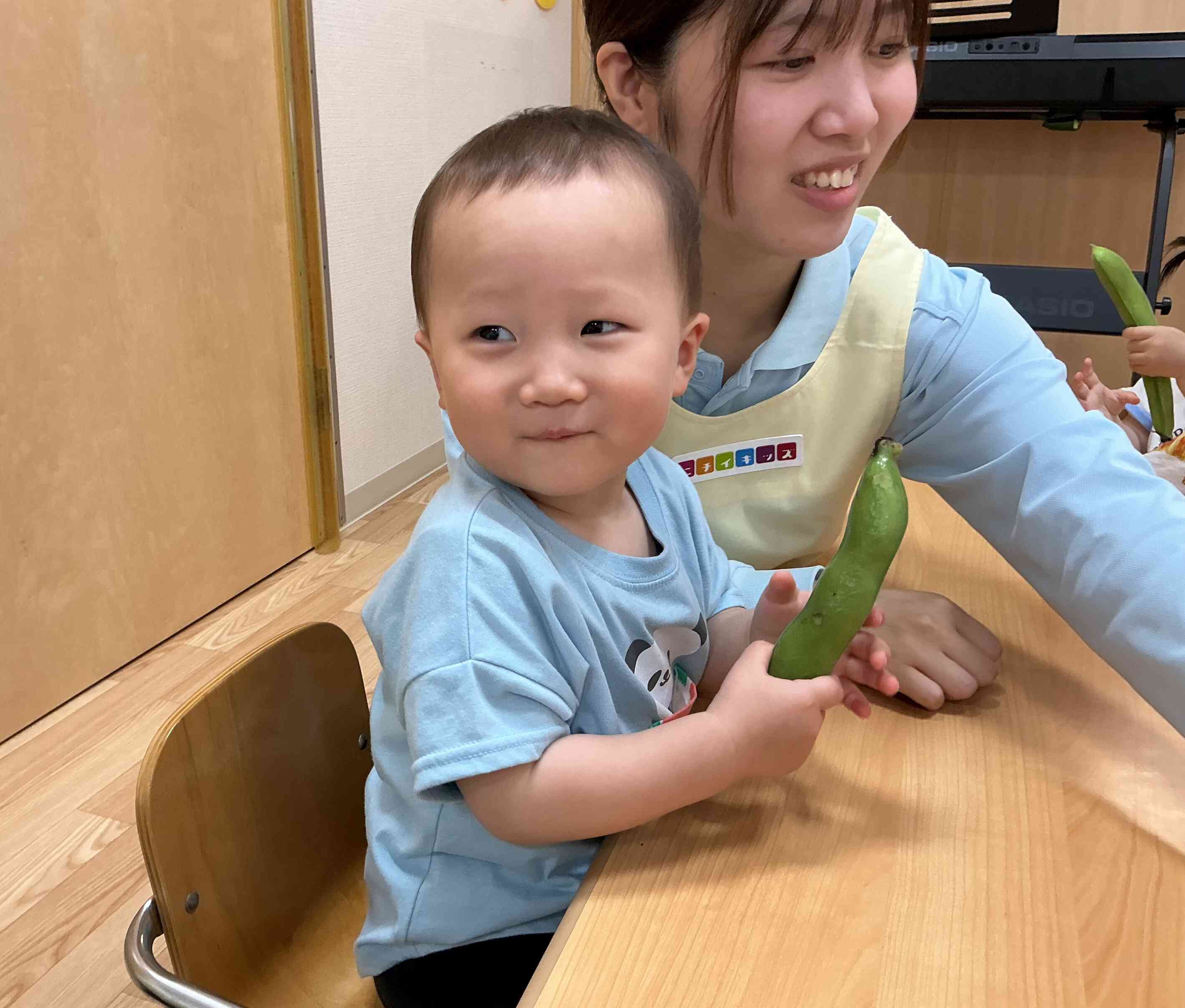 思ってた以上の大きいそら豆にみんなニコニコでした♪