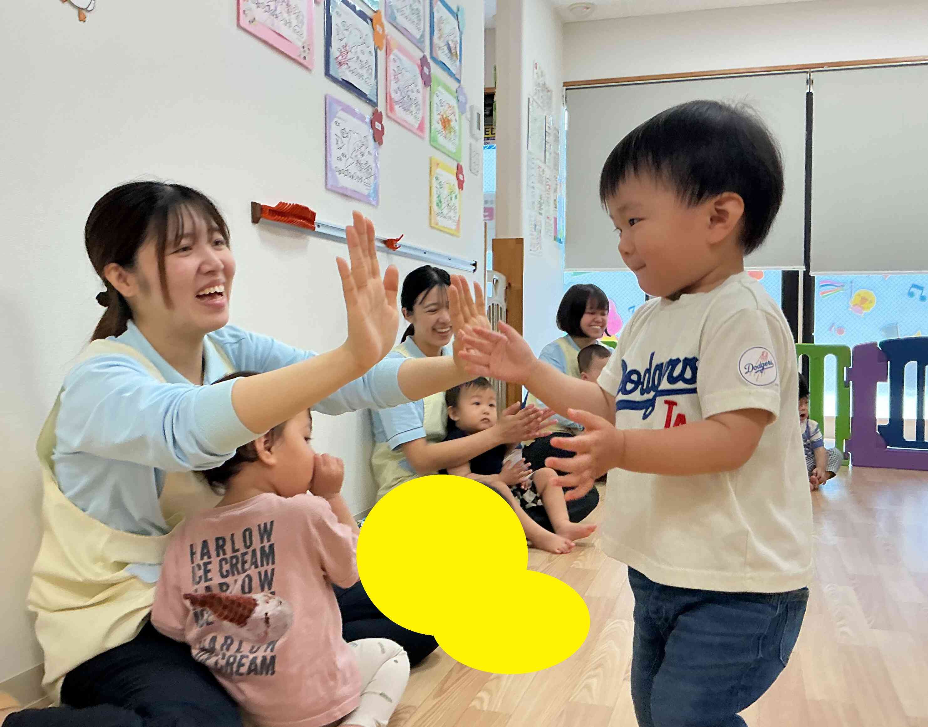 上手に出来たことが嬉しくって、担任の先生とハイタッチ(^^)/