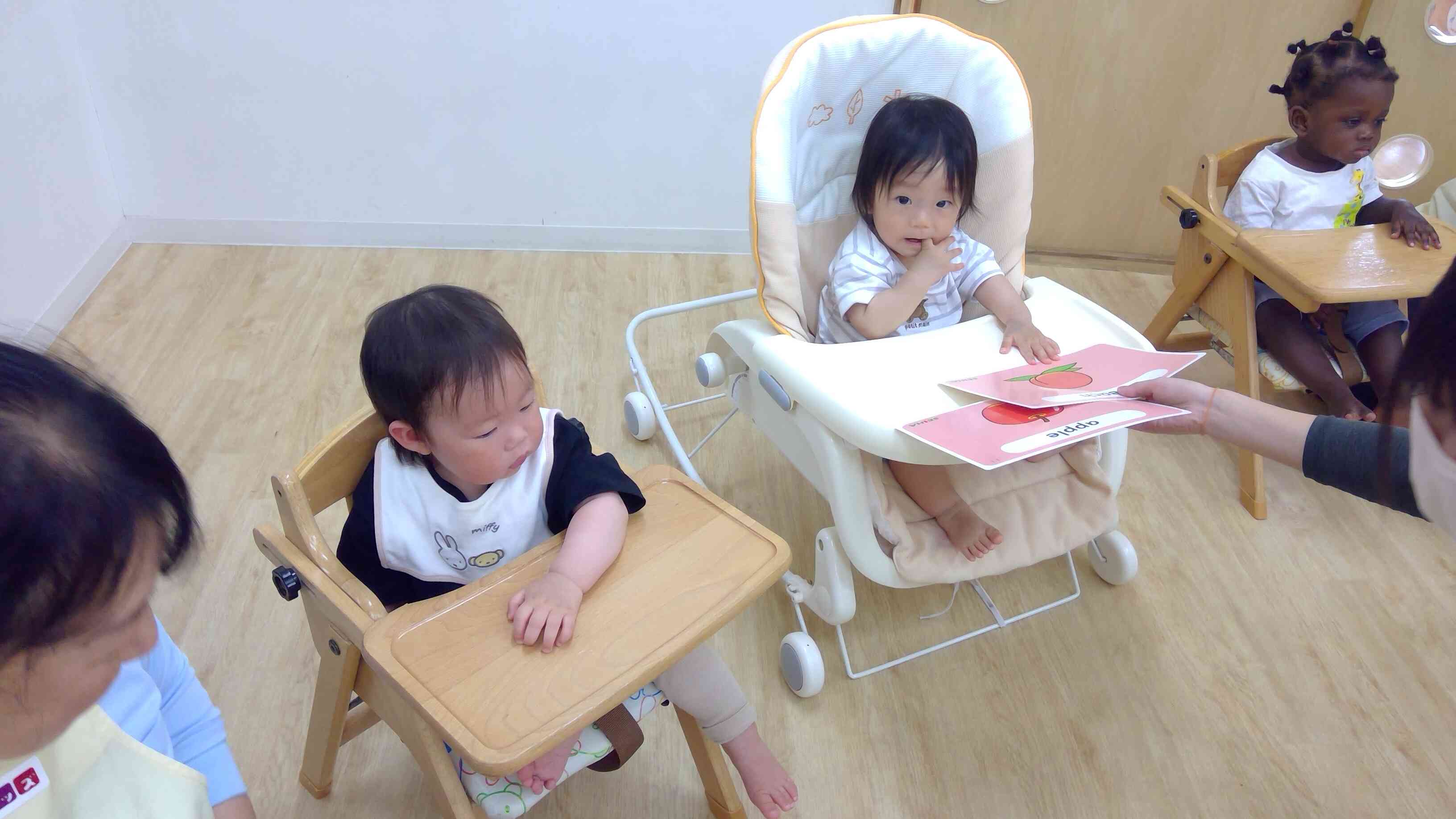 ひよこ組さんも、カードを選んでます！