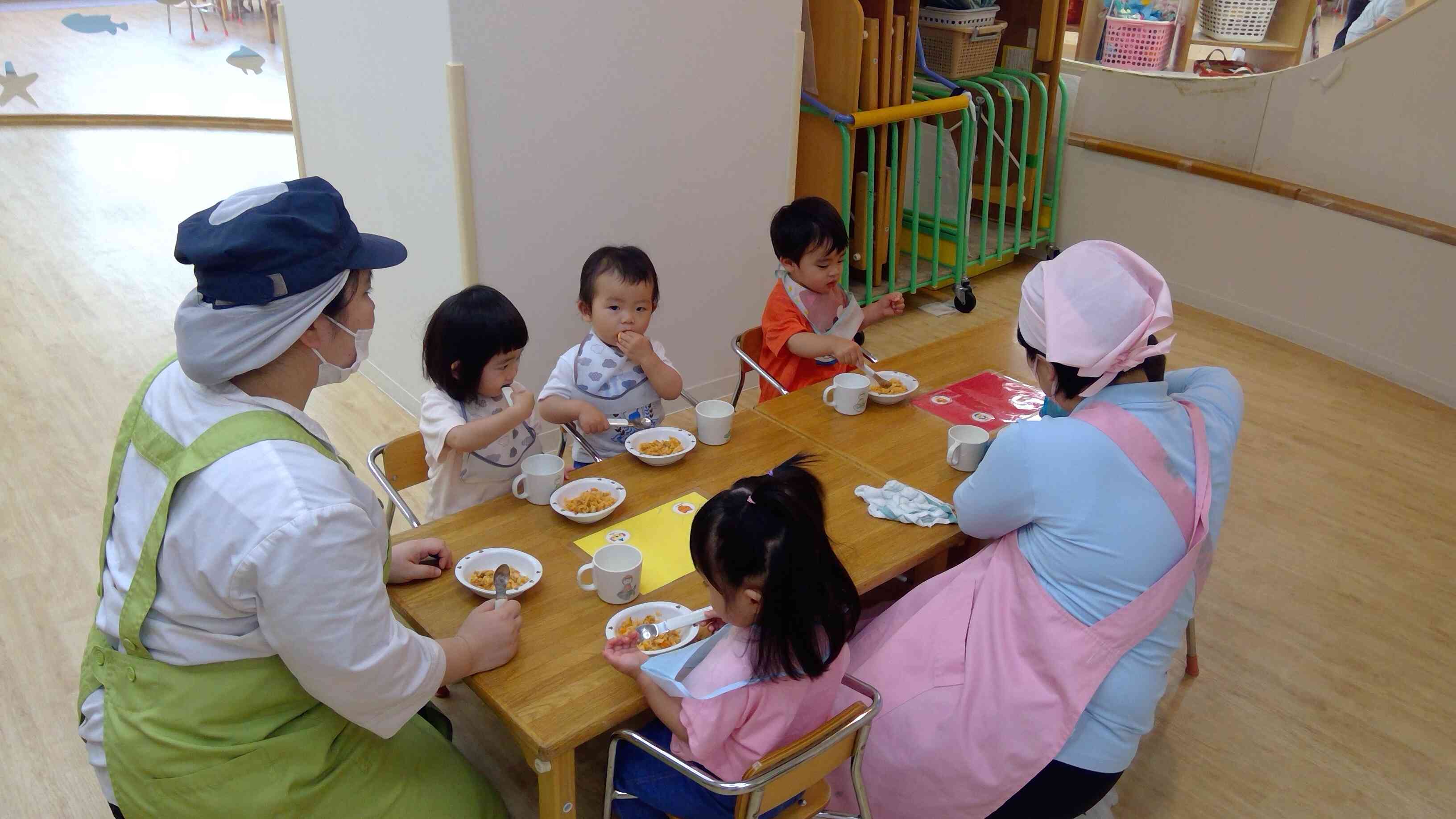 1歳児あひる組　食具の持ち方