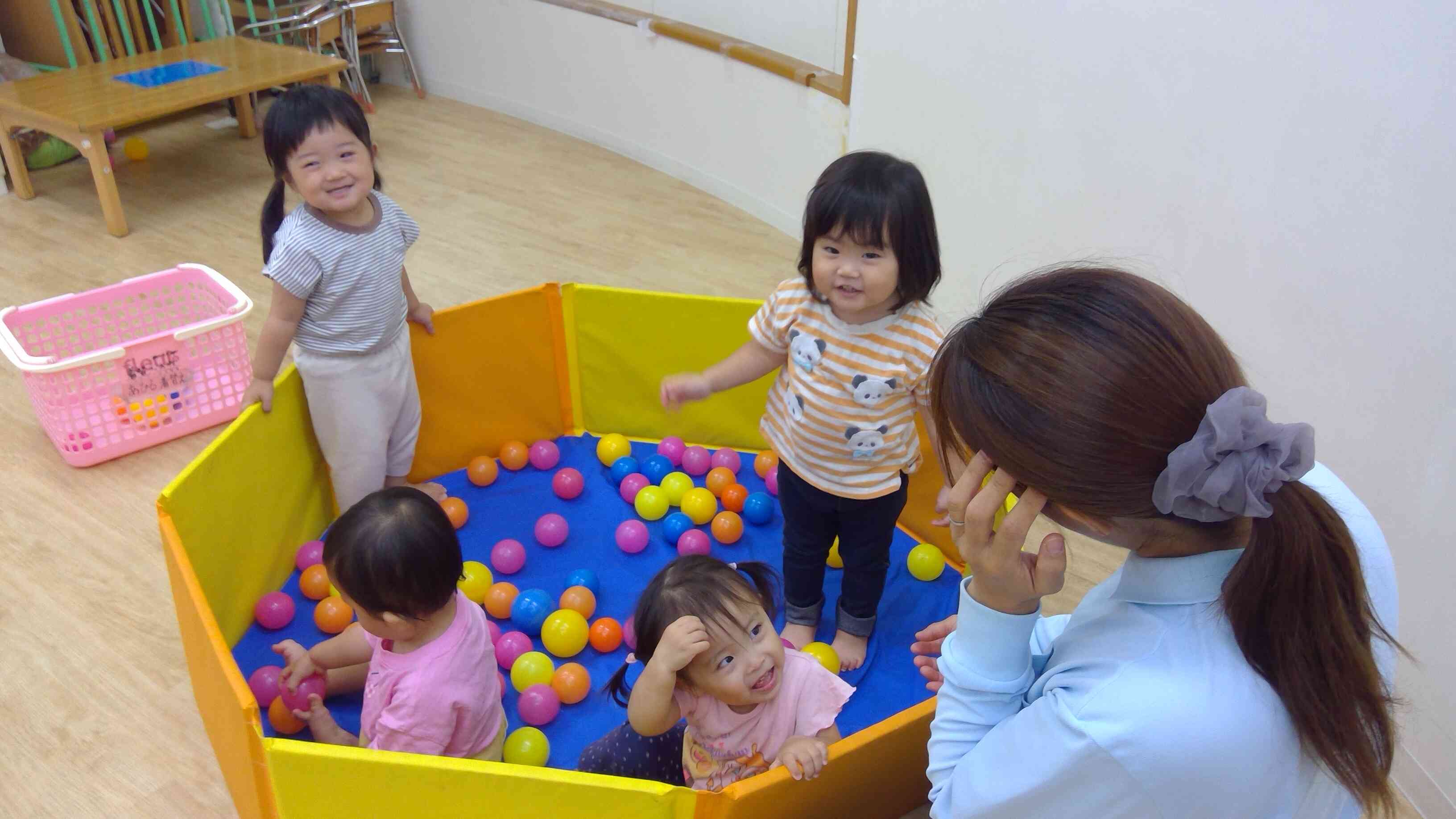 ボールがからだにあたって、大笑い!