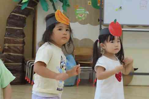 かわいらしいダンスをお楽しみに♪