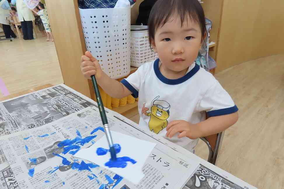 青の絵の具を塗ってみよう!