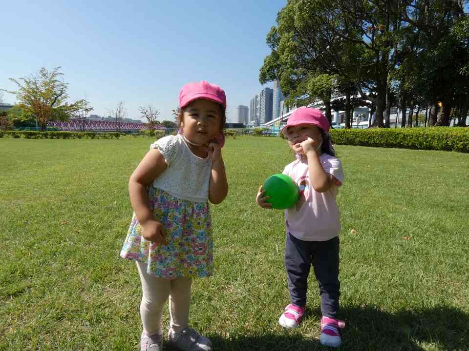 広い公園で沢山遊んだよ！（りす組　2歳児）
