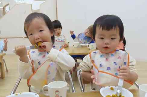 おやつおいしいな（あひる組　1歳児）