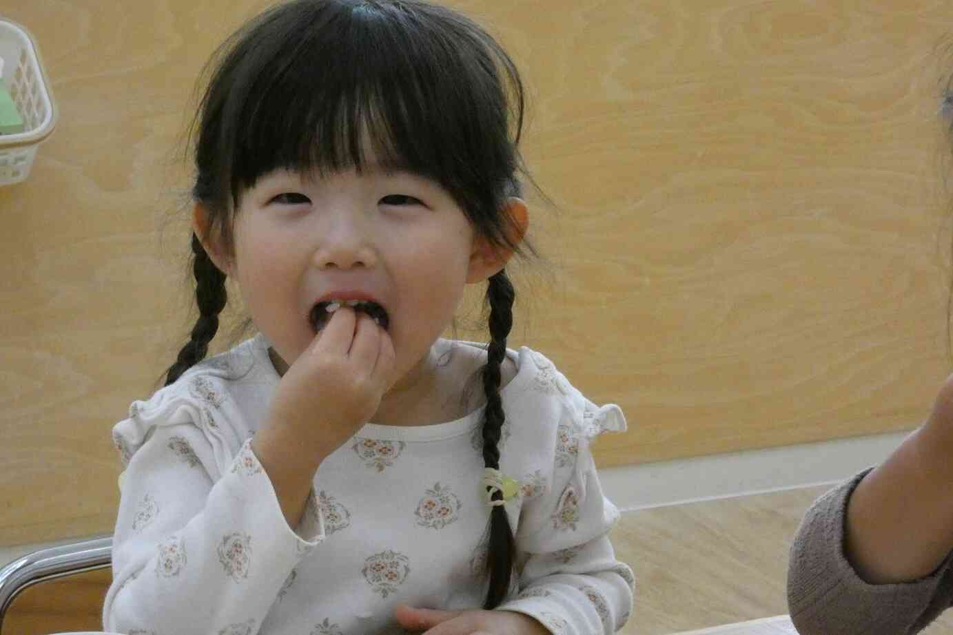 完成したおにぎりを食べてみよう！