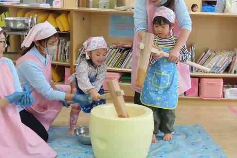 おもちつき（以上児組　３・４・５歳児）