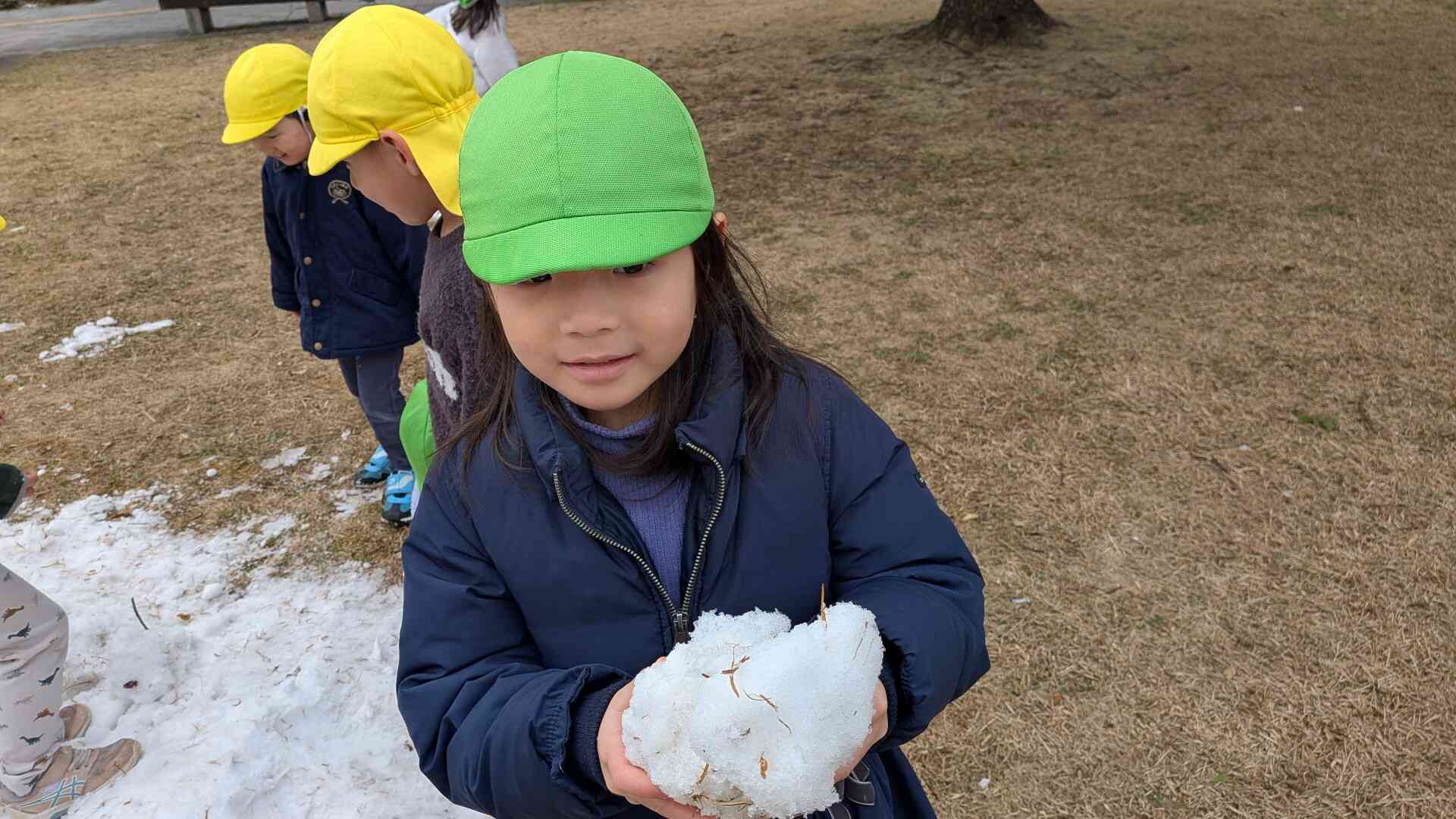 雪の塊を発見！