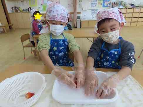 食育(イチゴジャム・クレープづくり)(きりん・ぱんだ組 4・5歳児)