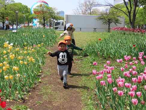 戸外活動（りす組・2歳児）