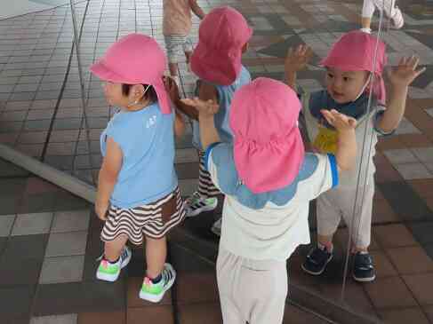 戸外遊び(あひる組 1歳児)