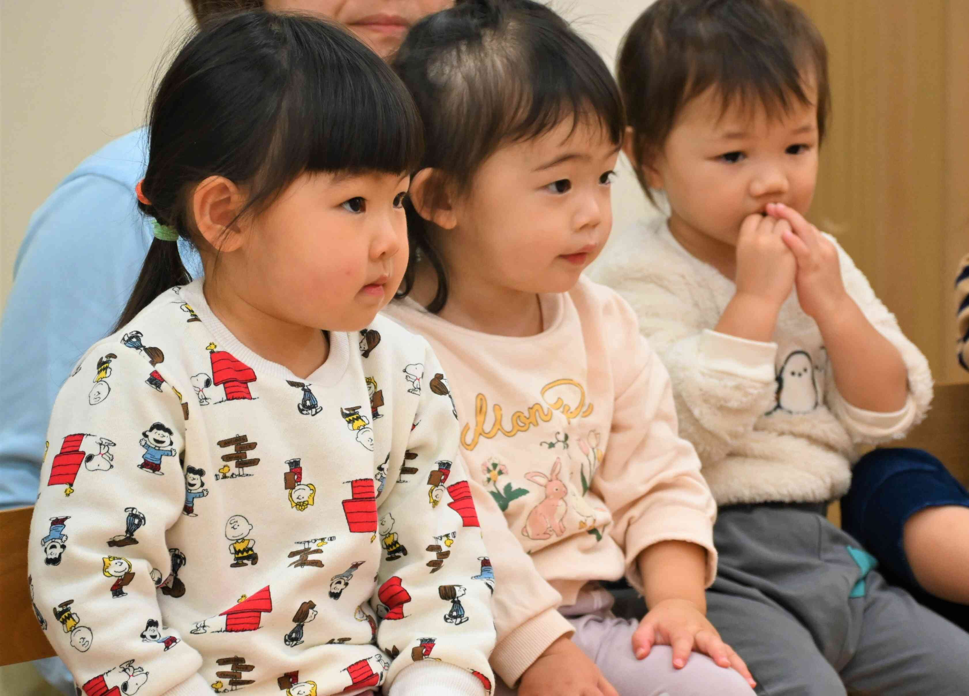 聞き入っていました**