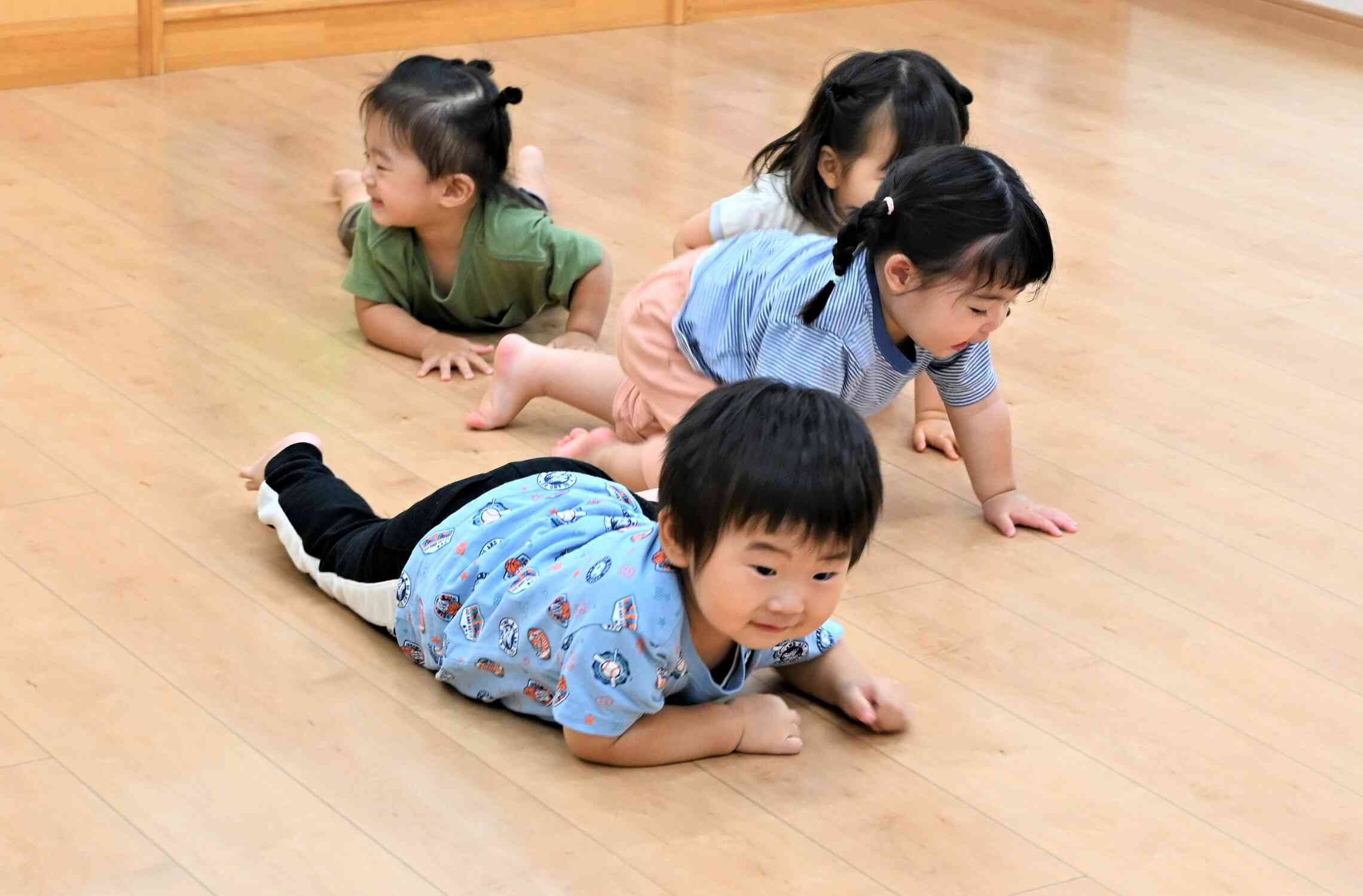 ほふく前進！