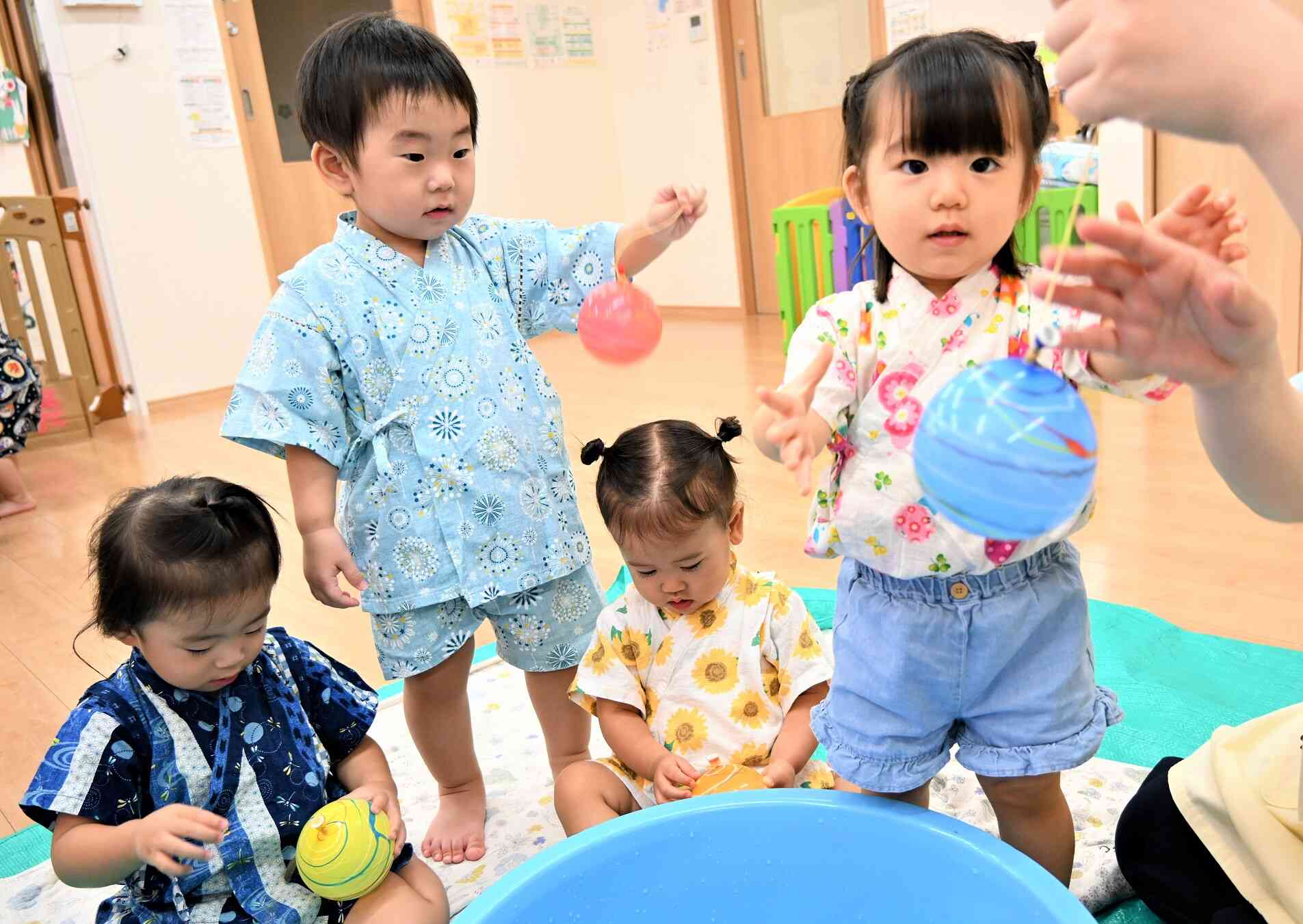 好きな色のヨーヨーを選んだよ♪