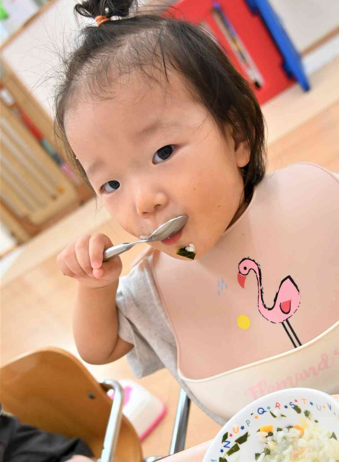 自分で食べるのも上手になりました☆