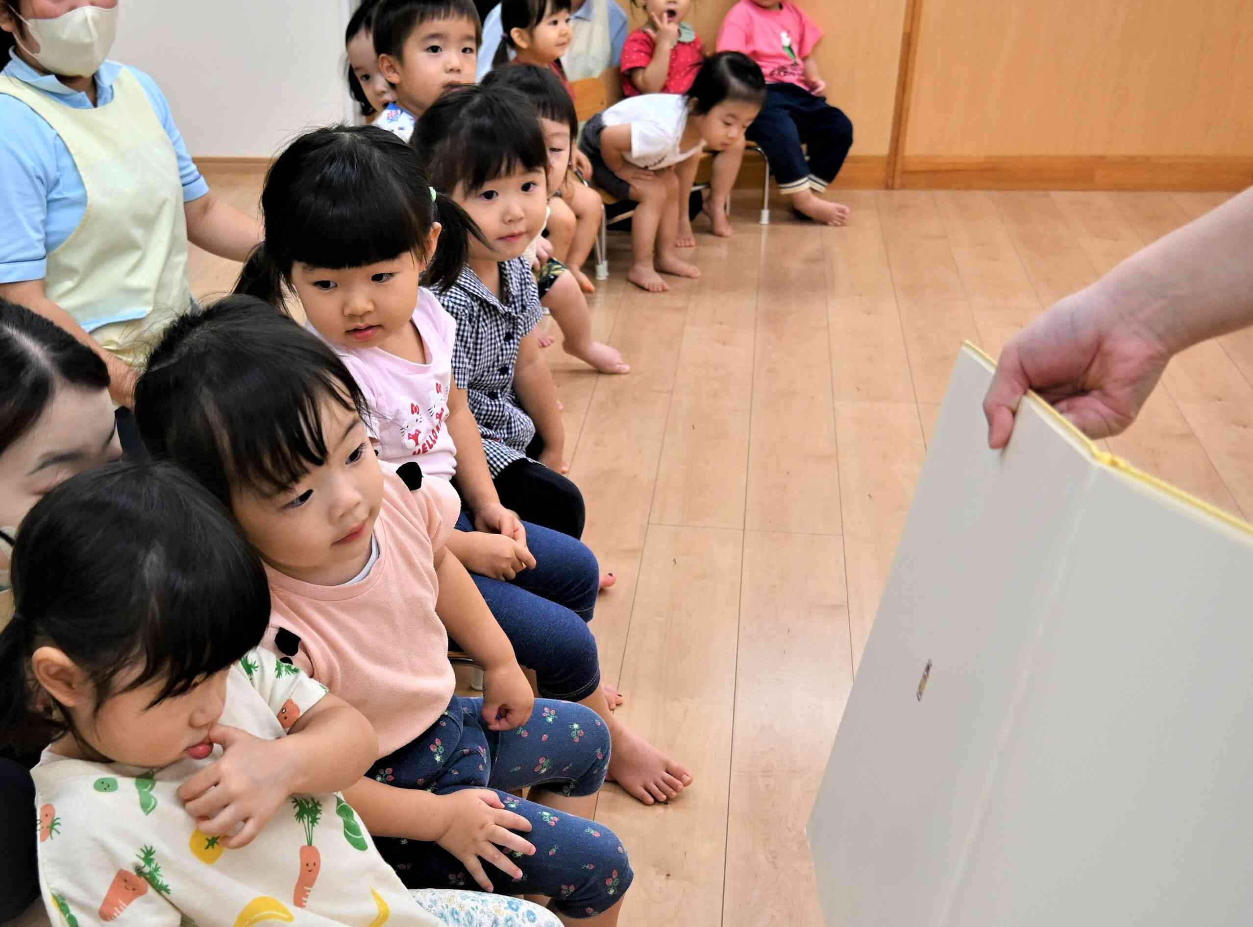 大型絵本だけど…目を凝らさないと見えないよ～