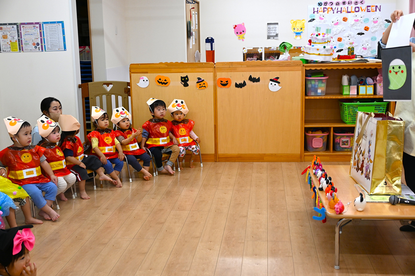 白いお化けの色が変わっていくよ！