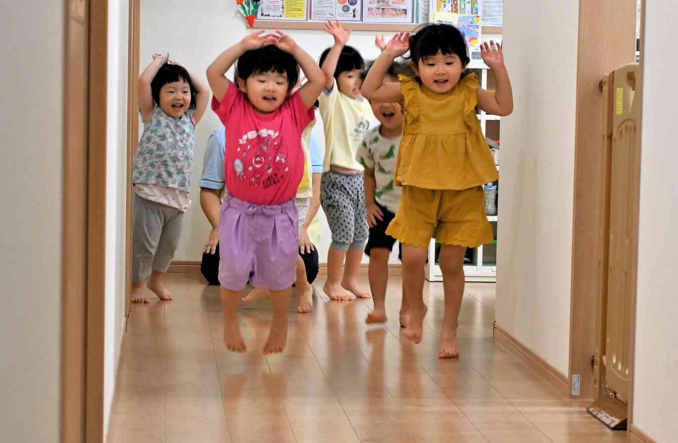 びょんびょん☆うさぎさんの真似も上手です♪
