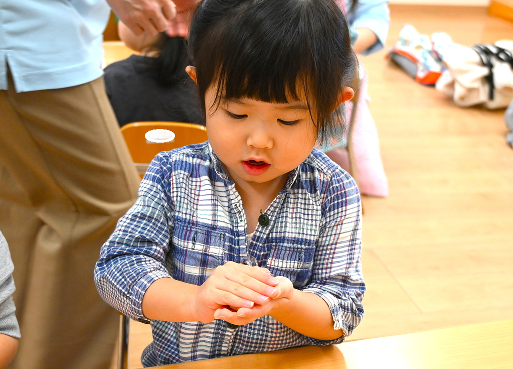 ギュギュっと上手に握っていました♪
