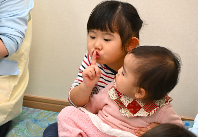 お話を聞くときは”し～っ”^^