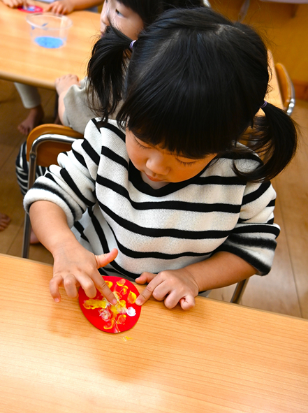 はみ出さないように…