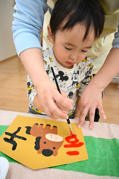 先生と一緒に絵馬をつくったよ♪