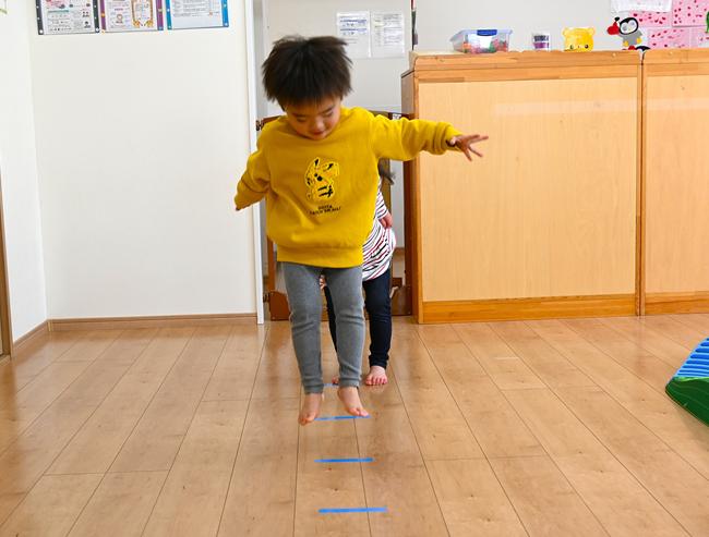 線の上をジャンプ♪