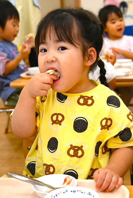 大きなお口でぱくっ☆