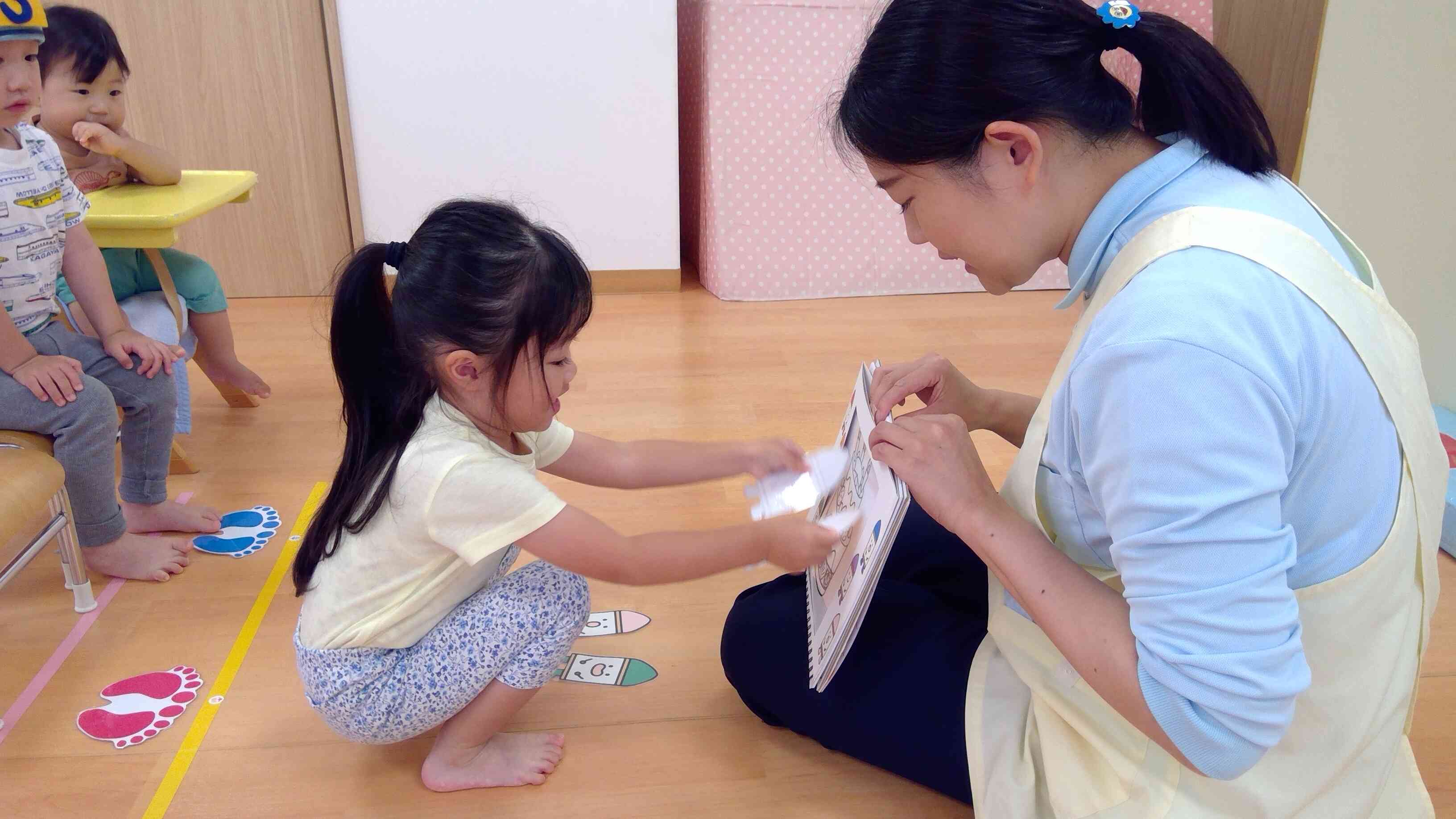 クレヨンでぬりぬり♪