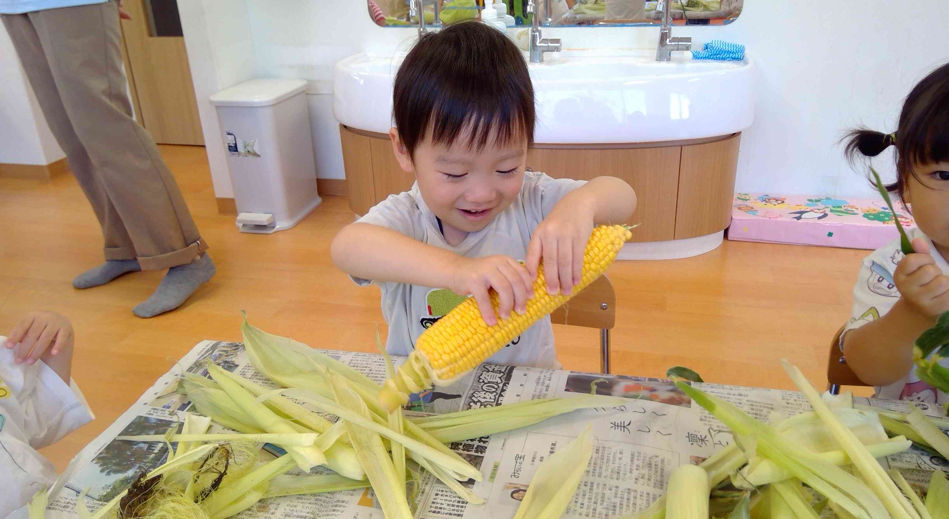 食育（とうもろこし）