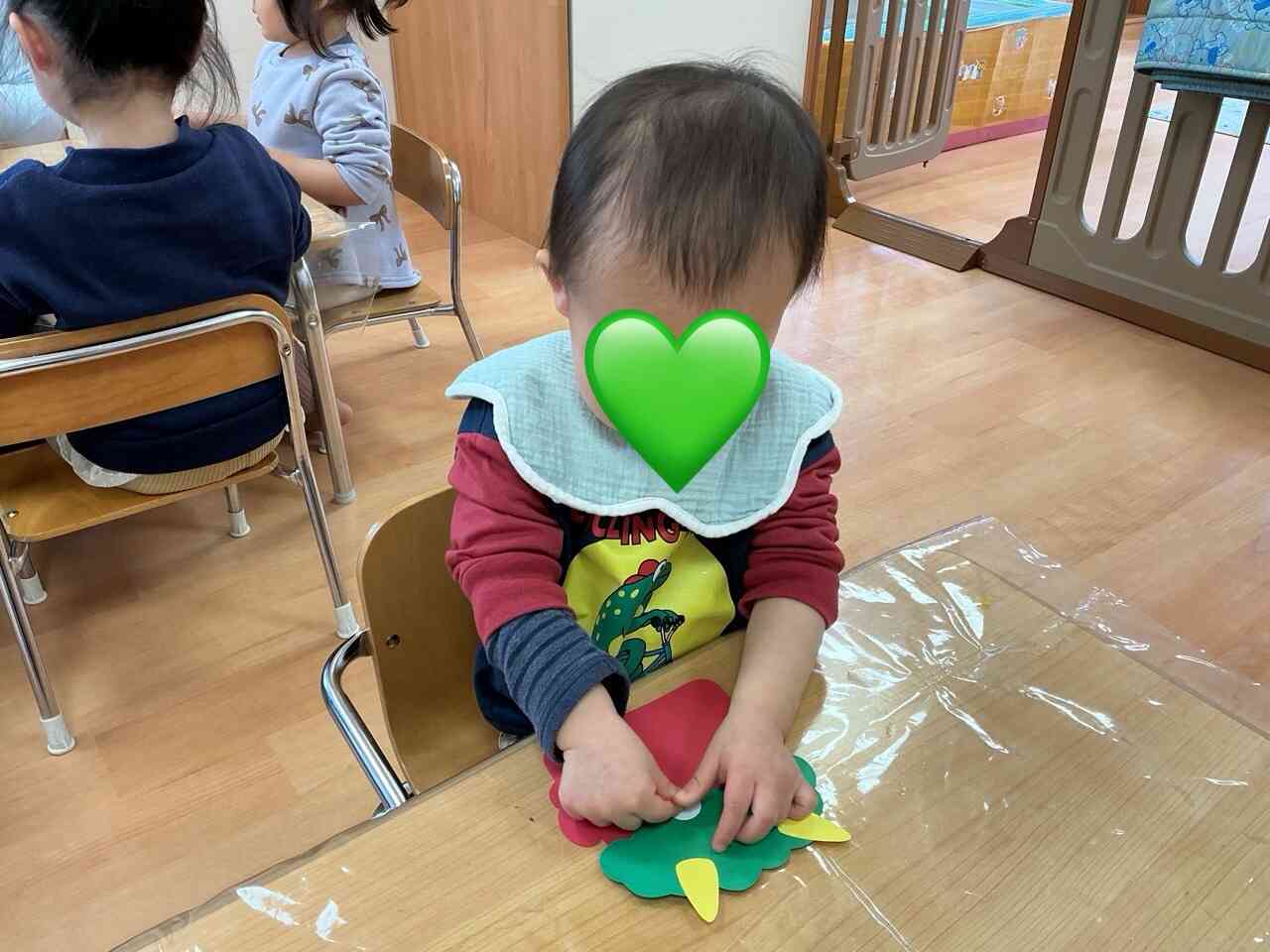 シールでペタペタ