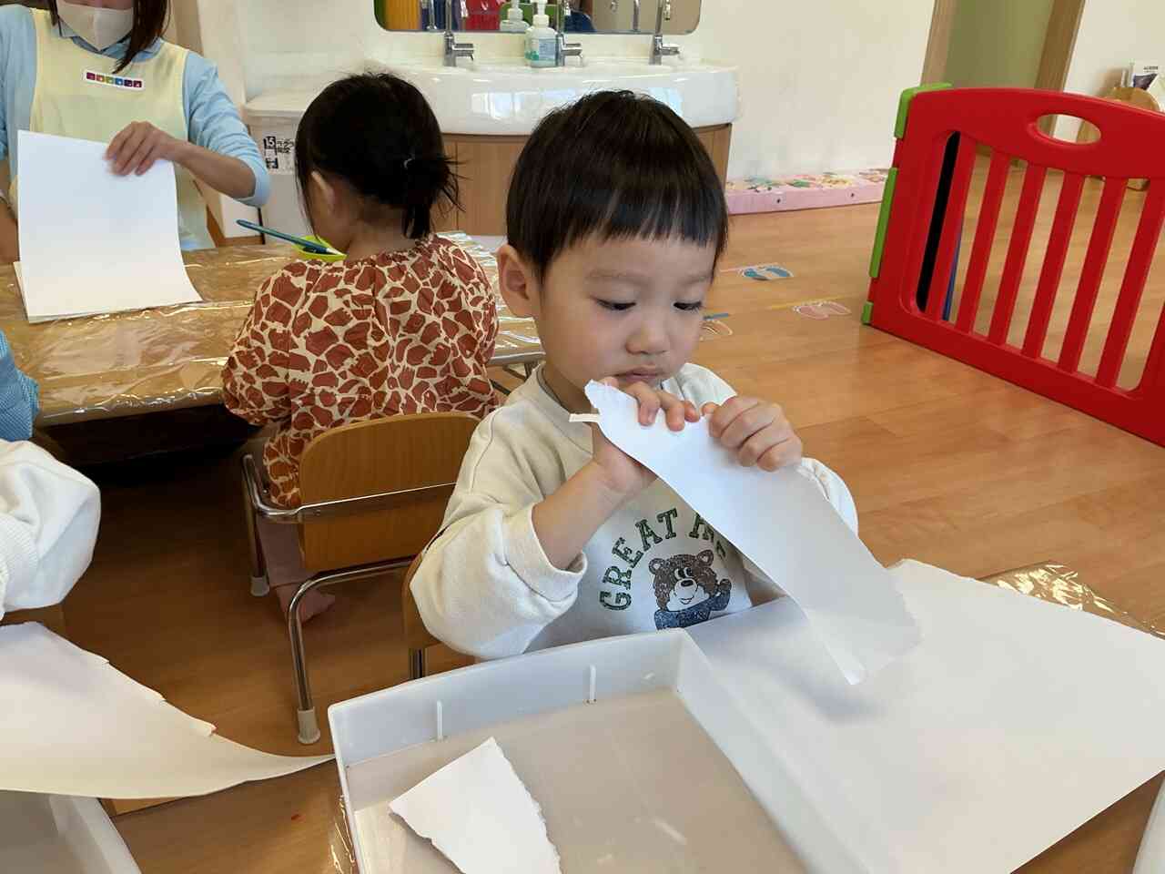 「むずかしい…」と言いつつ、一人でできたね。