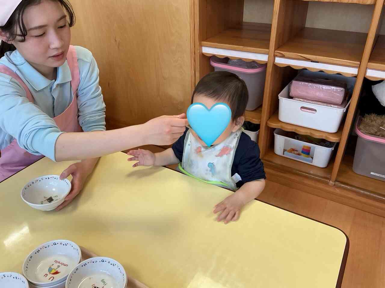 みんなで給食おいしいね！！