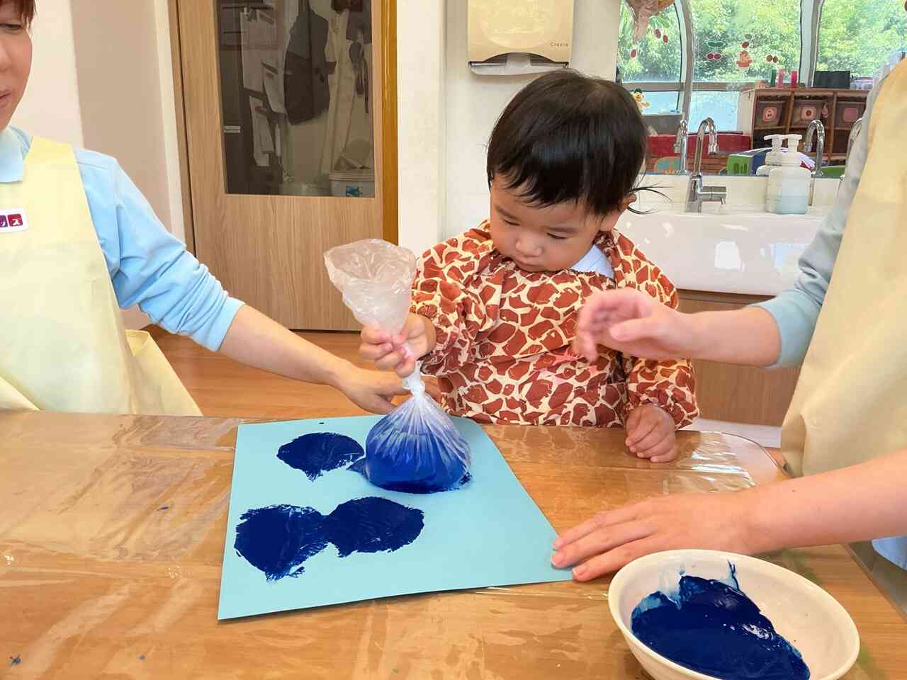 お次は絵の具♪