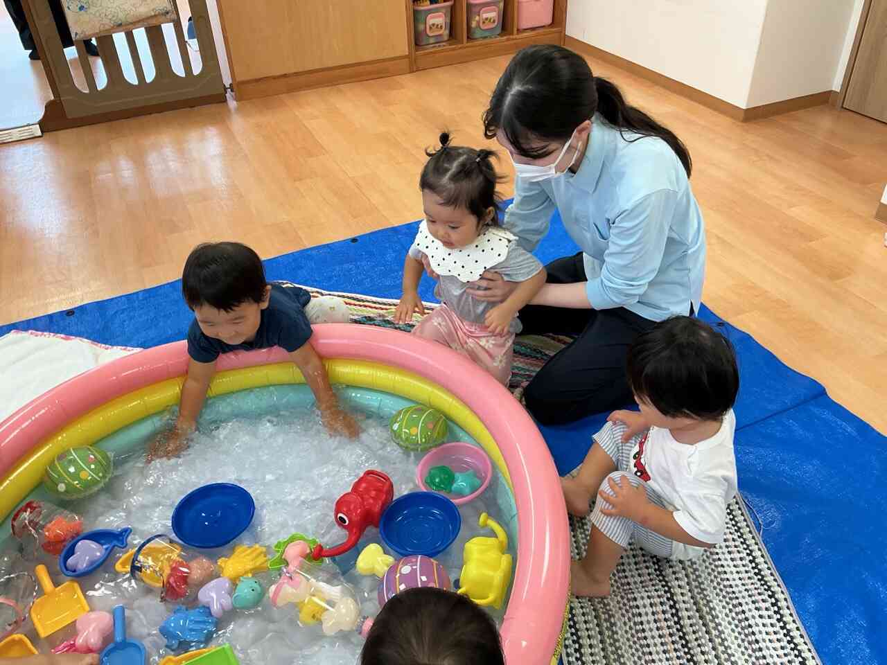 今日は水遊び♪