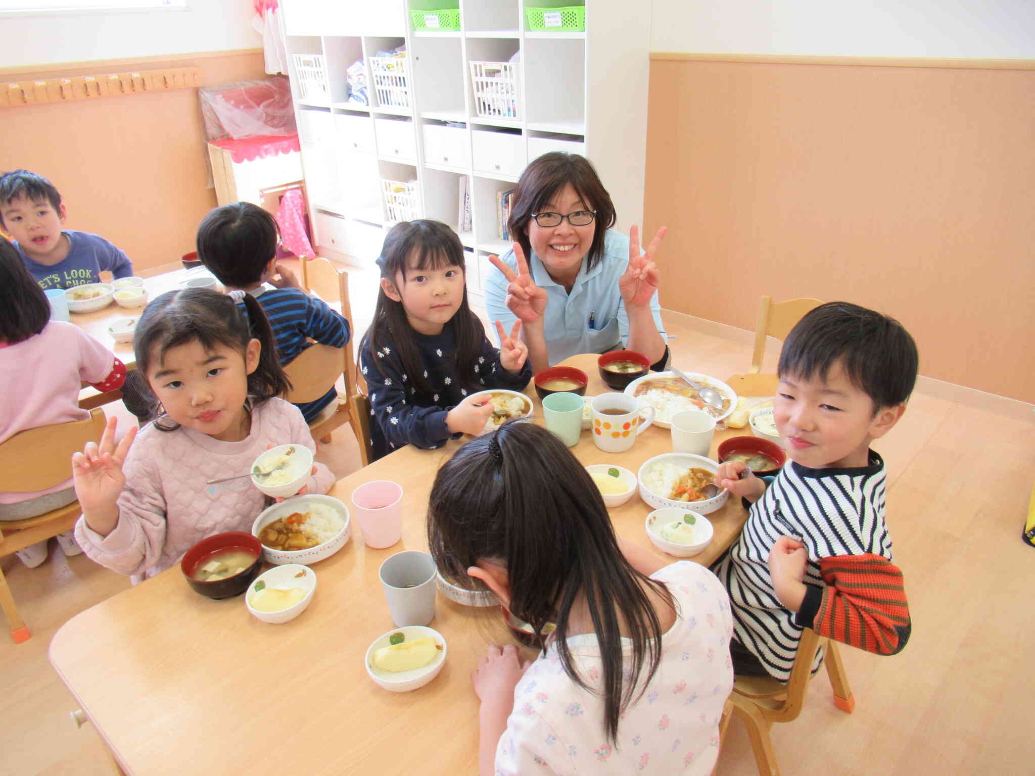 調理師と一緒に「はいポーズ！」