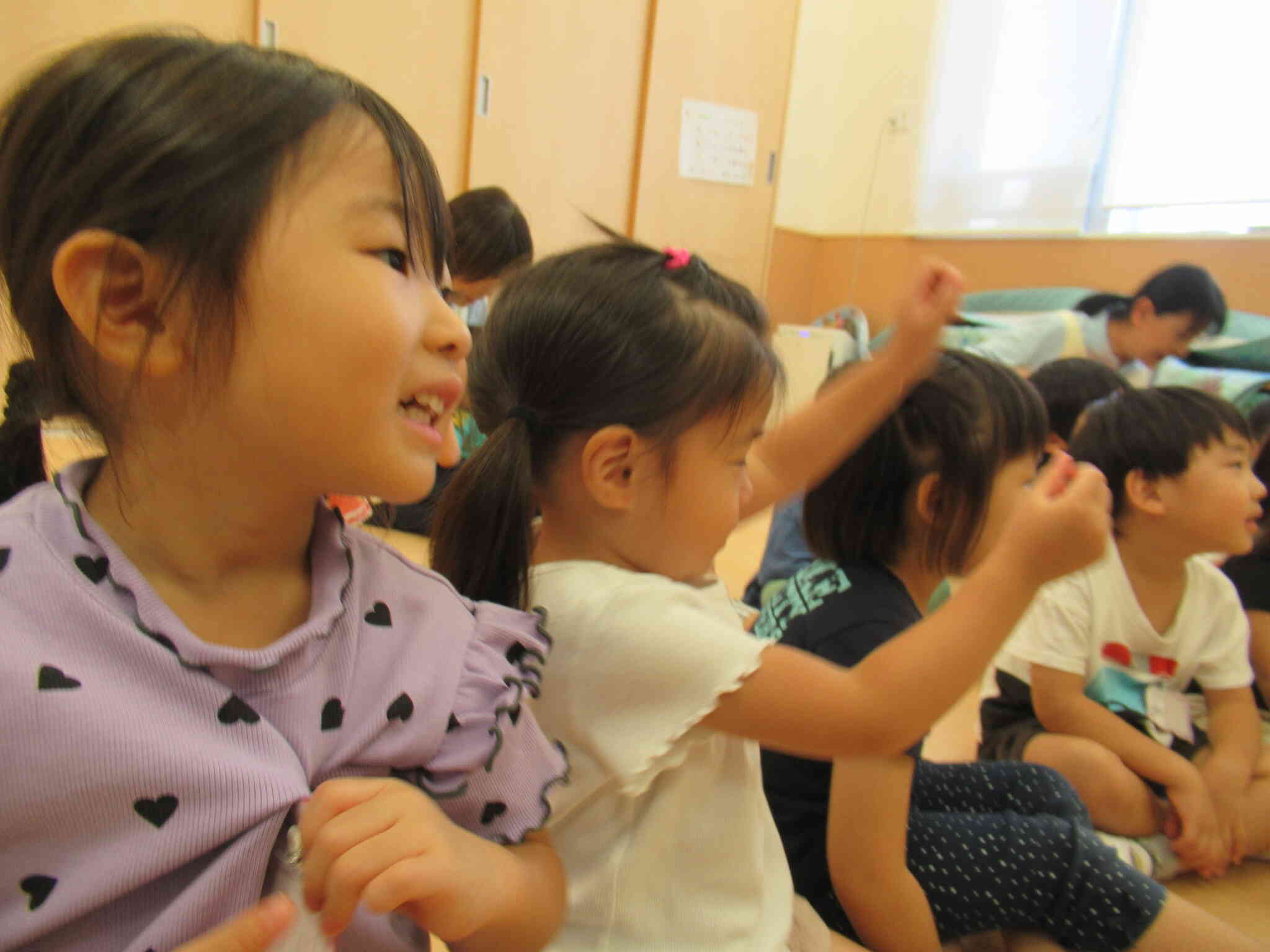 3歳児クラス：りす組も笑顔で参加しています。