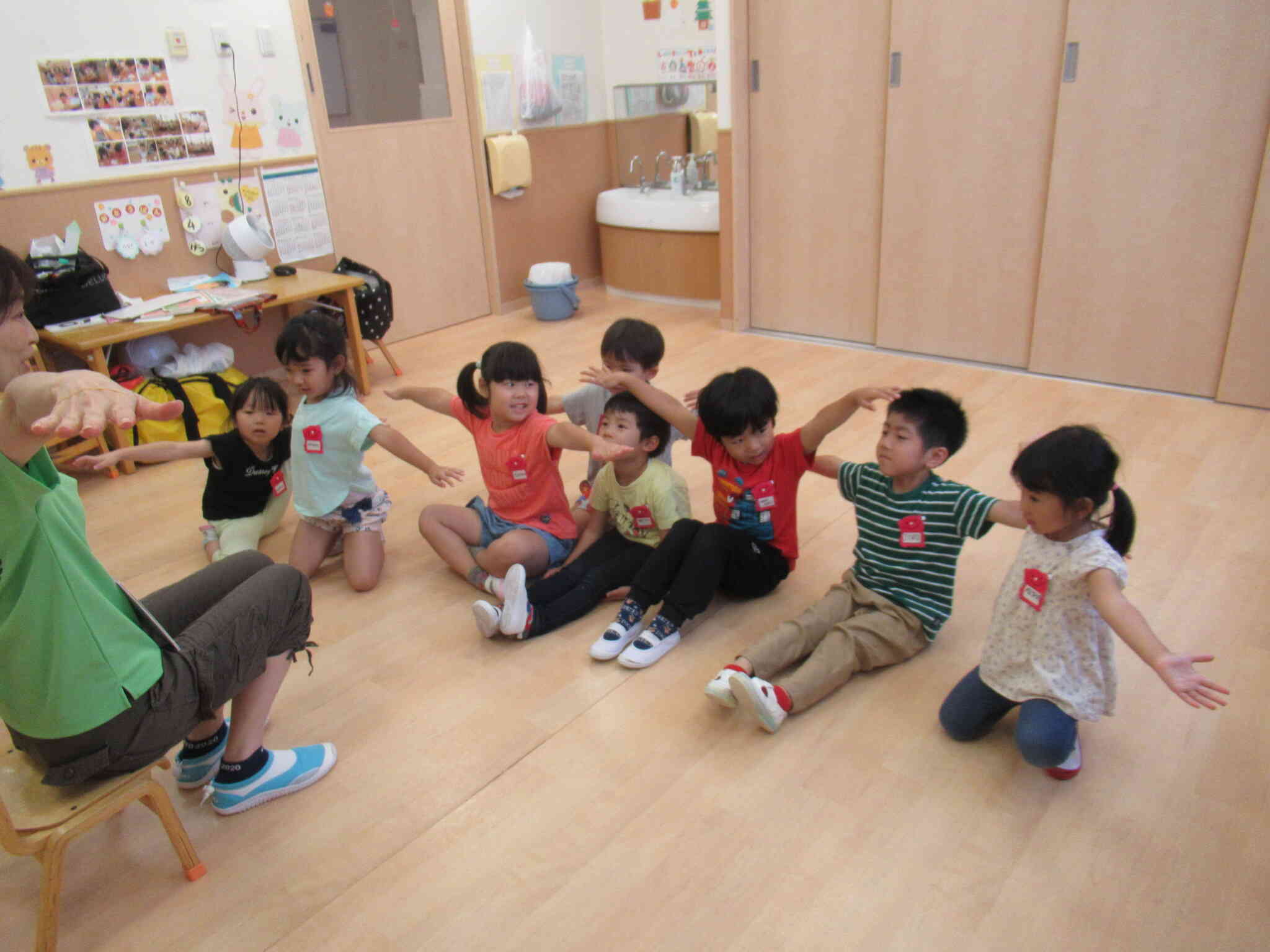 4歳児クラス：ぱんだ組では身体を使って英語で表現！