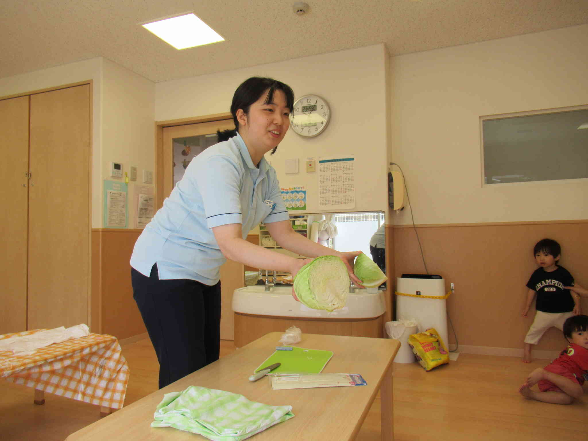 包丁で半分に切りました！